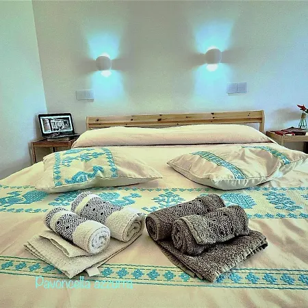 Le Pavoncelle Sarde Couette-café 4*