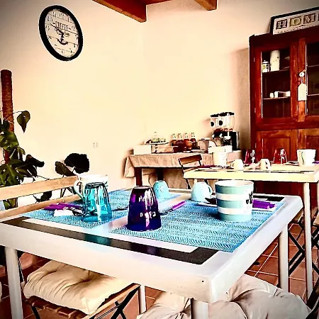 Le Pavoncelle Sarde Couette-café 4*